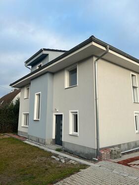 Foto - Modernes Neubauhaus mit Garten und Doppelgarage