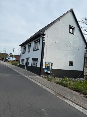 Foto - Haus vermieten Diala - 2.300,00&nbsp;EUR Kaltmiete, ca.&nbsp; 213,00&nbsp;m&sup2;