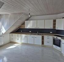 Helle 4 Zimmer Wohnung mit EBK, Garten, und Garage - Wiesent