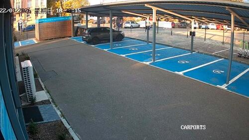 Foto - PARKPLÄTZE MIT E-LADESTATION – IDEAL FÜR UBER, TAXI & FLOTTE