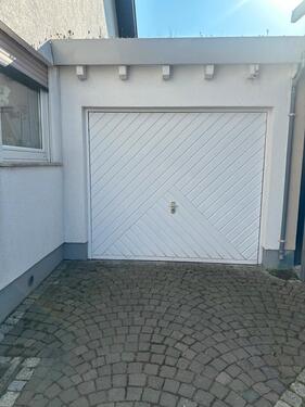 Foto - Garage mit Stellplatz - 110,00&nbsp;EUR Miete,