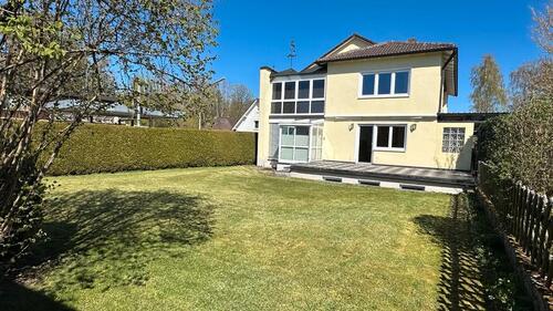 Foto - Zweifamilienhaus mit Wintergarten und herzlichen Garten