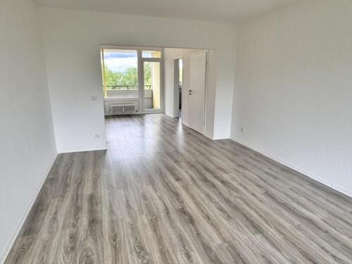Foto - *** GRÜNER Waldblick - FRISCH renoviert - 2 x BALKON + Laminat * GROSSES WZ * Tiefgarage ***