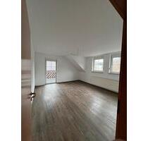 2-Zimmer-Dachgeschosswohnung mit Balkon und Einbauküche - Rödental