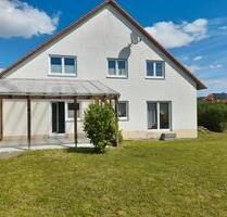 Zweifamilienhaus mit großem Grundstück mit Bahnanschluss - Oberdachstetten