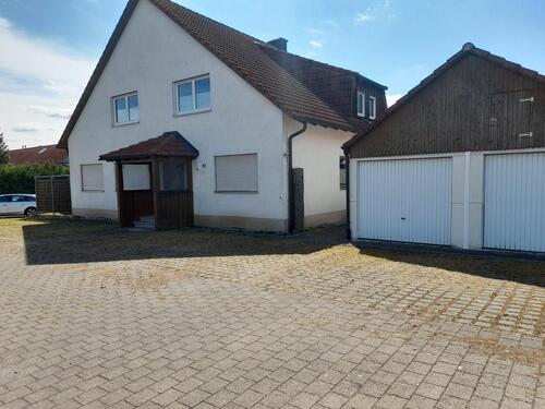 Foto - 13 Zimmer Mehrfamilienhaus, Wohnhaus in Oberdachstetten