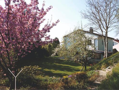 Foto - Großzügiges Einfamilienhaus mit riesigem Garten