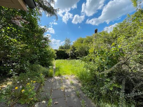 Foto - Wohnhaus mit Garten, Terrasse und Geschäftseinheit