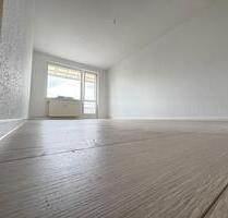 SCHÖNE 3 RAUM WOHNUNG MIT BALKON IN NEUBRANDENBURG ZU VERMIETEN