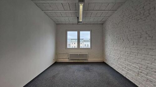 Foto - Helles Büro (21 m²) für 1–3 Arbeitsplätze mit Fenster, Aufzug und Glasfaser – ab April