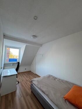 Foto - 1 Zimmer Dachgeschoßwohnung zur Miete in Düsseldorf