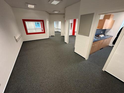 Foto - Büroraum mit Teeküche, Bürofläche