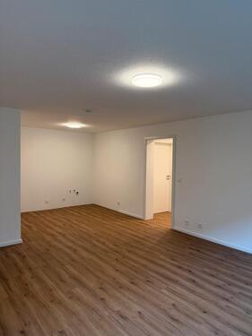 Foto - Moderne 3-Zimmer Souterrain Wohnung mit Garage und EBK Windschläg