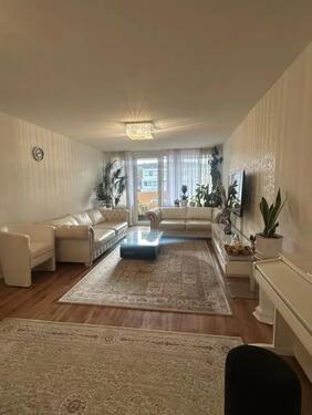 Foto - Helle 4-Zimmer-Wohnung mit Einbauküche und Tiefgarage