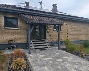 Einfamilien Haus Winkel Bungalow mit viel Grundstück und Pool - Nonnweiler