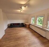 Helle 2-Zimmer-Dachgeschosswohnung mit EBK & Grünblick - Essen Stadtbezirk II