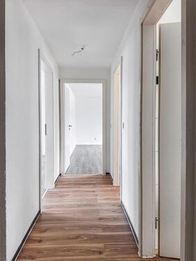 Foto - Neue Böden + renoviert - 3-Zimmer DG-Wohnung Krefeld