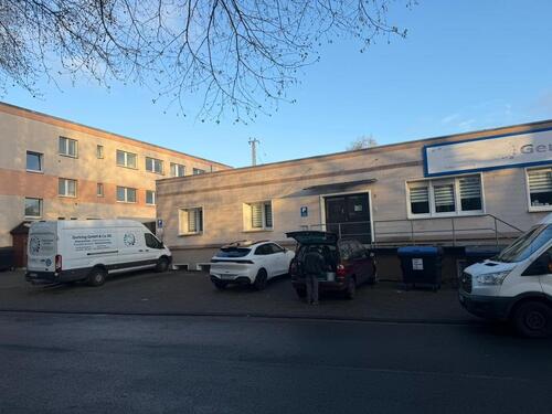Foto - Bürogebäude mit 125 m² Einliegerwohnung und riesiges Lager