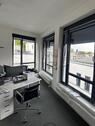 Foto - Heller und stilvoller Büroarbeitsplatz in attraktiver Bürogem.