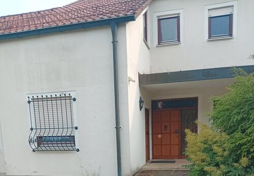 Foto - Nähe Krankenhaus Zweifamilienhaus mit Garten, Pool, Doppelgarage