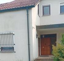 Nähe Krankenhaus Zweifamilienhaus mit Garten, Pool, Doppelgarage - Sulzbach-Rosenberg