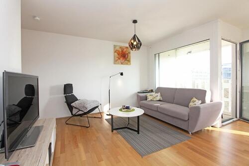 Foto - Stilvoll möblierte 2,5-Zimmer Wohnung mit Loggia und TG-Stellplatz