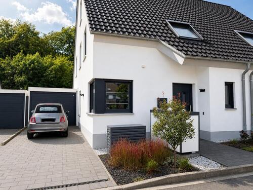Foto - Moderne KfW55-Doppelhaushälfte - ca. 129 m² - Garage - Keller