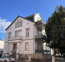 Modernes Wohnglück: Großzügige 2-Zimmer-Wohnung mit Balkon, EBK & Stellplatz - Naumburg (Saale)