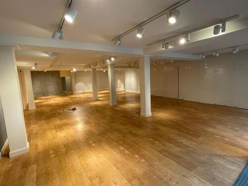 Foto - Ladenlokal - 1.600,00&nbsp;EUR Kaltmiete, ca.&nbsp; 196,00&nbsp;m&sup2;