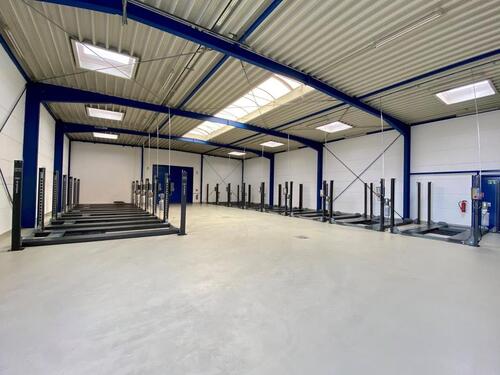 Foto - Einstellhalle für Fahrzeuge - Ideal für Sammler und Liebhaber