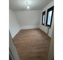 3,5 Zimmer Wohnung inkl. Einbauküche. Nahe Einkaufsmöglichkeiten - Stuttgart Zuffenhausen