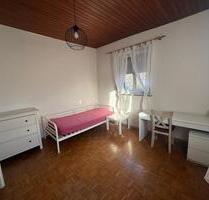 Studenten WG ZIMMER zur Miete - 570,00&nbsp;EUR Kaltmiete, ca.&nbsp; 15,00&nbsp;m&sup2; in München (PLZ: 80935) Feldmoching-Hasenbergl