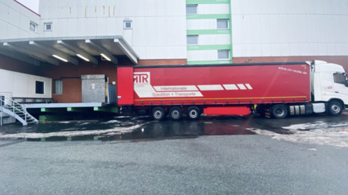 Foto - Repräsentative Lagerhallen 150 - 550 m2 mitten in der City mit eine LKW Rampe