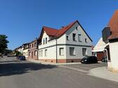 Foto - Schönes Haus in guter Lage mit Garage, kleinem Garten und Pool