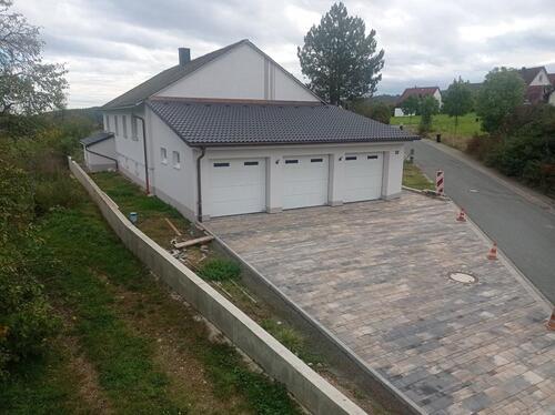 Foto - Renoviertes Einfamilienhaus mit Keller und Dreifachgarage