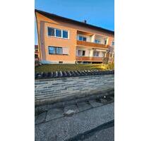 Gepflegtes 3 Zimmer Erdgeschosswohnung Balkon Garten Garage - Tegernheim