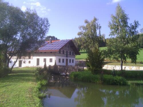 Foto - Haushälfte mit Galerie-Whg in Traum-Anwesen mit kl. See