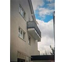 gepflegte Dachgeschosswohnung mit 3 Zimmern und Balkon - Leimen