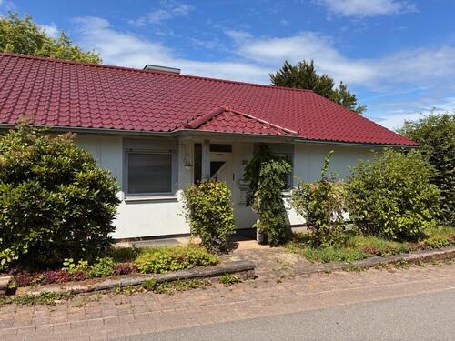 Foto - Freistehendes Einfamilienhaus mit großem Garten