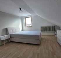 Kurzzeitmiete: Schöne Dachgeschosswohnung mit Balkon - Karlsruhe Neureut