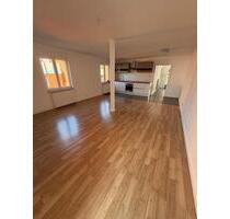 Helle 3 Zimmer Dachgeschosswohnung mit Balkon in Ettlingen