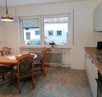 Frisch renovierte 4-Zimmer-EG-Wohnung + großer Terrasse (+ Halle) - Adelshofen