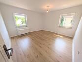 Foto - **Frisch renoviert: +neuer Laminat +weiße Wände +neues Tageslichtbad +eigener Garten**