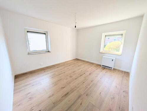 Foto - **Frisch renoviert: +neuer Laminat +weiße Wände +neues Tageslichtbad +eigener Garten**