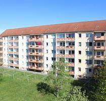 Ihr werdet diese 2-Raum-Wohnung lieben! Komfortabel saniert mit großem Bad und Südbalkon ab Mai 2026 - Reichenbach im Vogtland