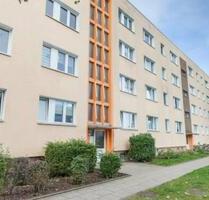Bad Kleinen: Renovierte 3-R.-Etagenwohnung mit Einbauküche und Balkon