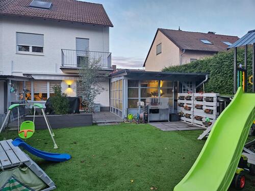 Foto - Modernisierte Doppelhaushälfte mit schönem Garten