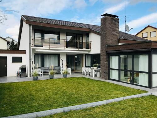 Foto - Schönes Architektenhaus mit ELW & Pool - provisionfrei