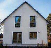 Einfamilienhaus mieten – großzügiger Garten, sonnige Terrasse & Carport - Coswig