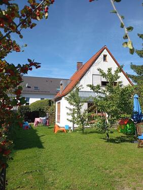 Foto - Haus mit großem Grundstück – kernsanierungsbedürftig